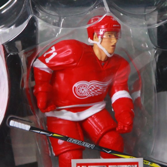 Dylan Larkin 6" Hockey Figurine by Imports Dragon for the Detroit Red Wings NHL - Picture 2 of 5